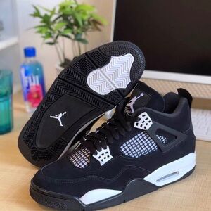 AIR JORDAN 4 Retro White Thunder